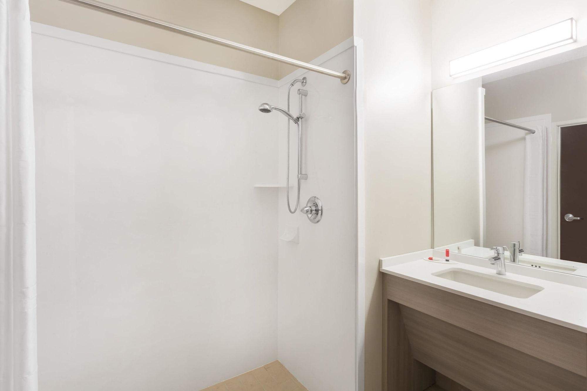 Microtel Inn & Suites By Wyndham ספרינגוויל מראה חיצוני תמונה