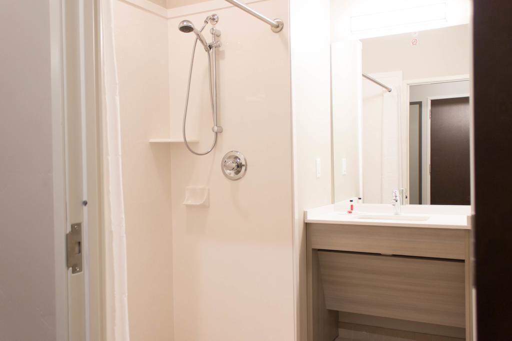 Microtel Inn & Suites By Wyndham ספרינגוויל מראה חיצוני תמונה