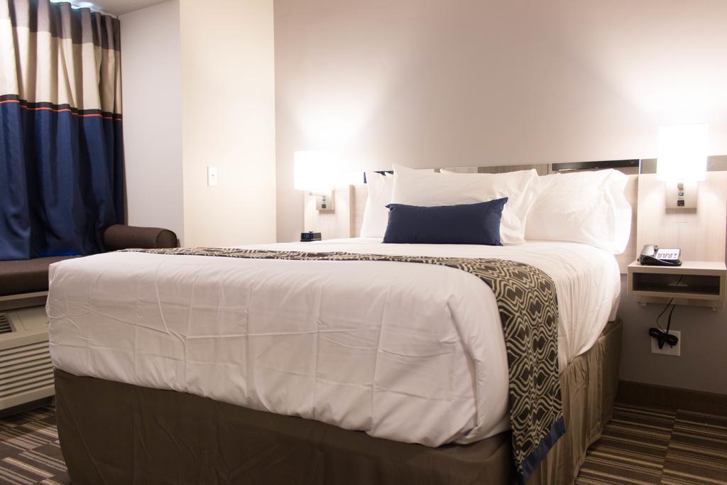 Microtel Inn & Suites By Wyndham ספרינגוויל מראה חיצוני תמונה