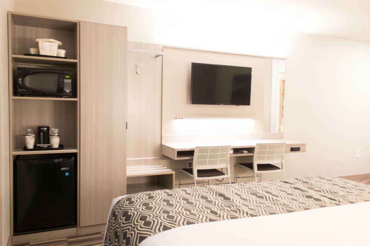 Microtel Inn & Suites By Wyndham ספרינגוויל מראה חיצוני תמונה