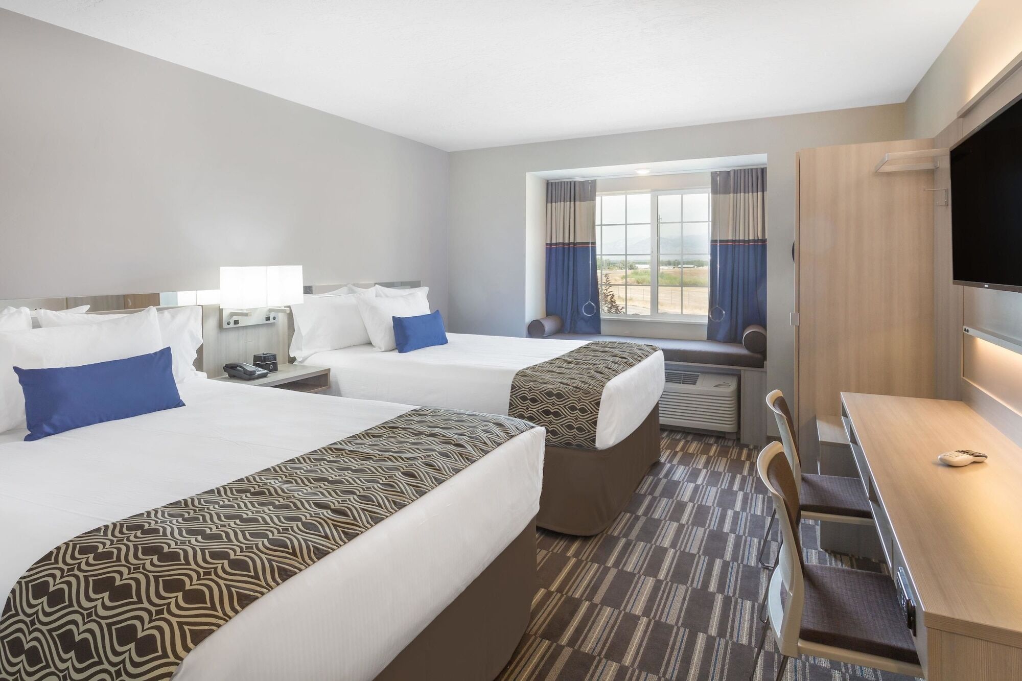 Microtel Inn & Suites By Wyndham ספרינגוויל מראה חיצוני תמונה