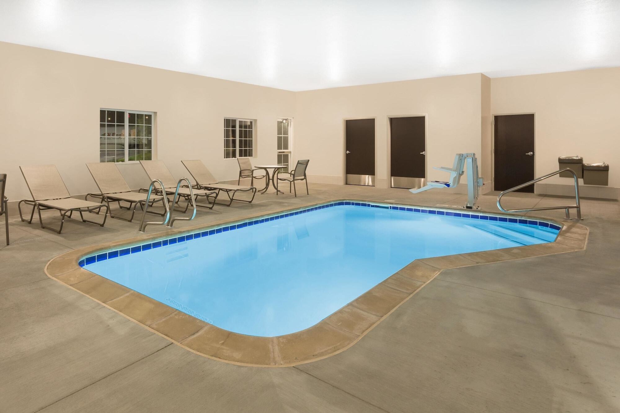 Microtel Inn & Suites By Wyndham ספרינגוויל מראה חיצוני תמונה